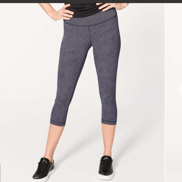 Lululemon Wunder Under Crop (Hi-Rise) (Full-On Luxtreme 21") - Picture 2 of 10